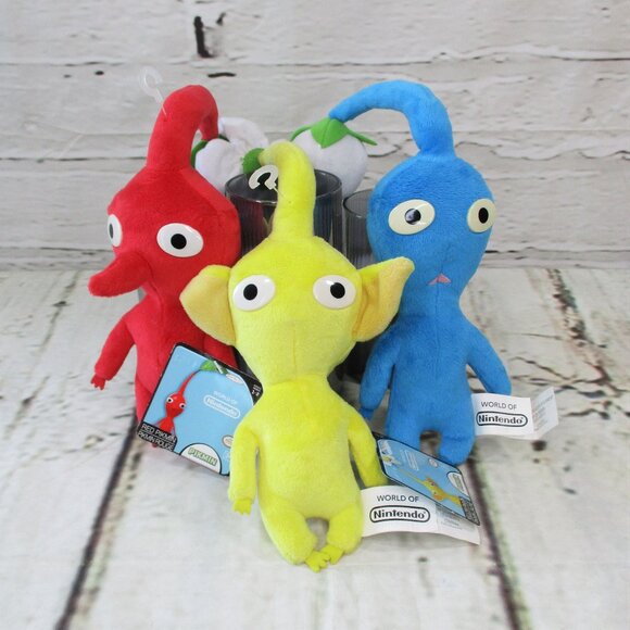 Nintendo Other - World of Nintendo Lot of 3 Pikmin Collectible Plush Toys